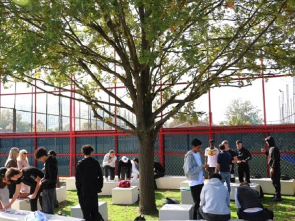 Apro Formazione accoglie nell’“Aula della Quercia” una delegazione da Bosnia-Erzegovina e Montenegro: didattica innovativa e sostenibilità grazie al contributo della Fondazione CRC