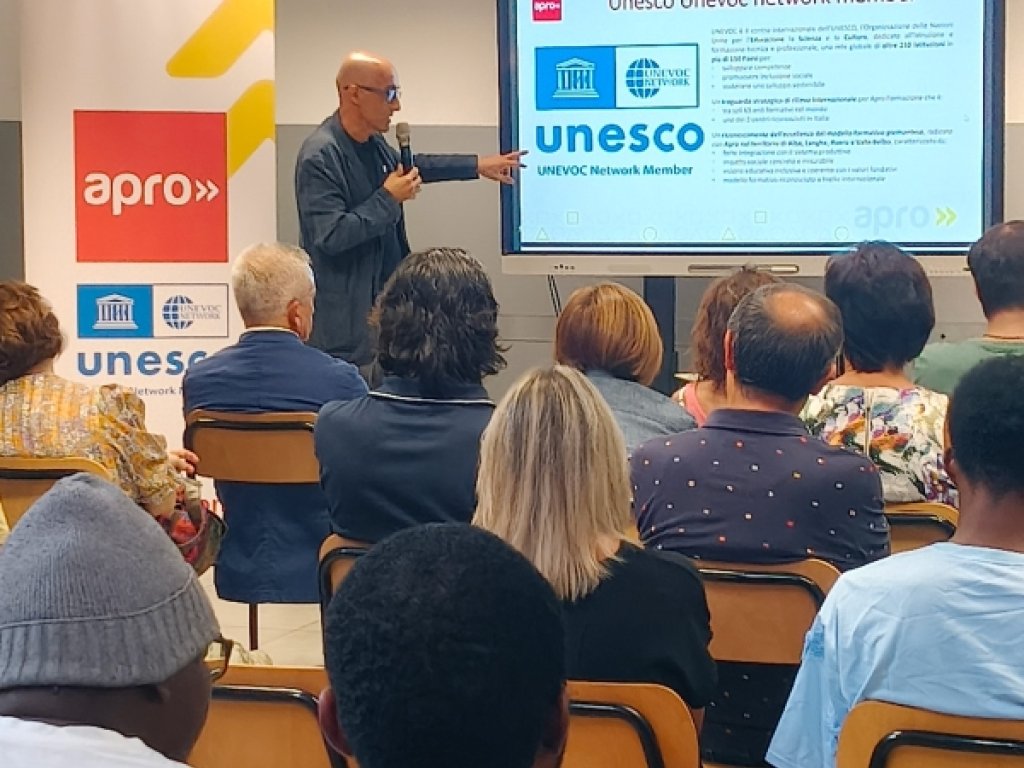 Consegna dei diplomi in Apro Formazione Canelli Un futuro di sviluppo per il territorio